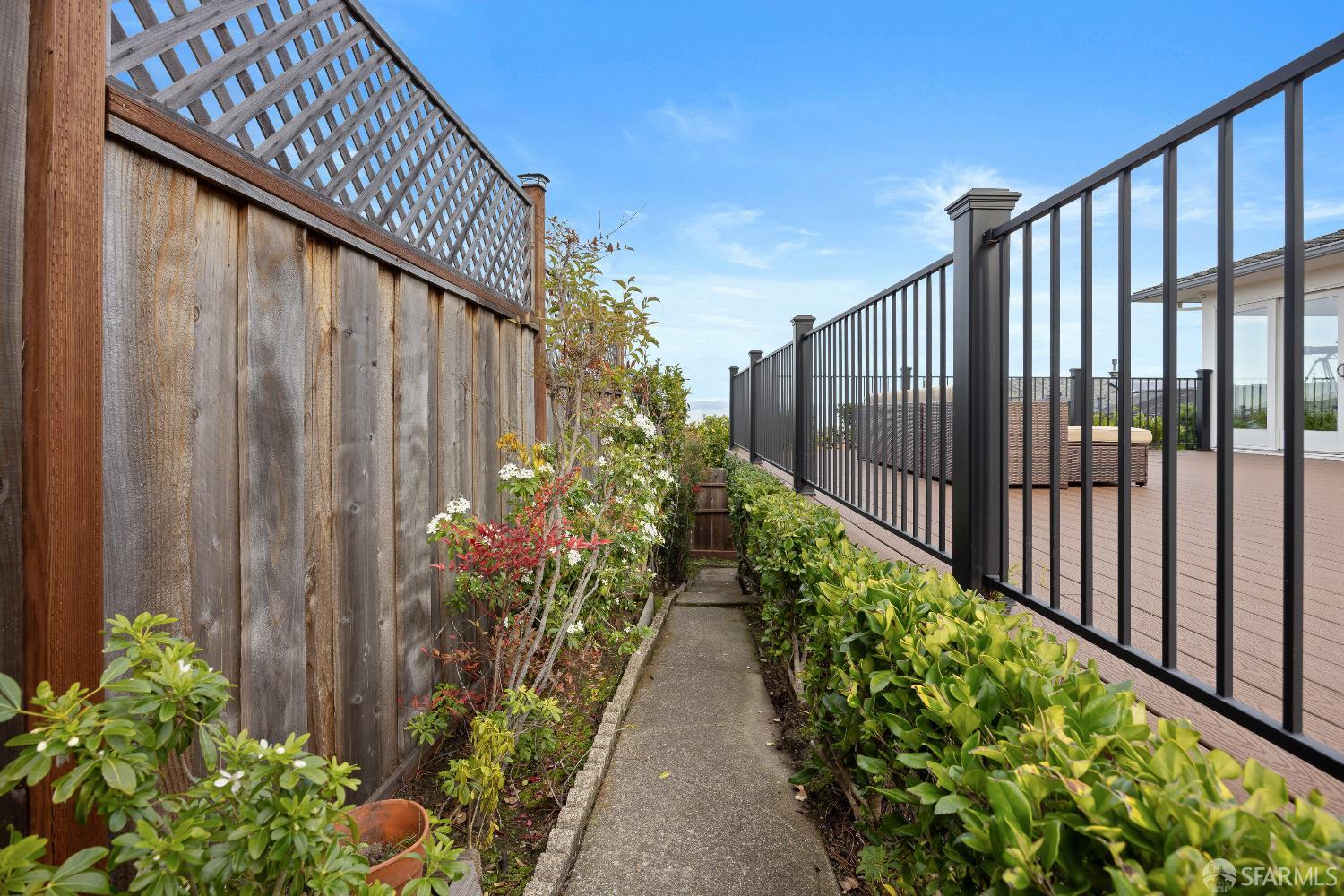 1270 Roble Road