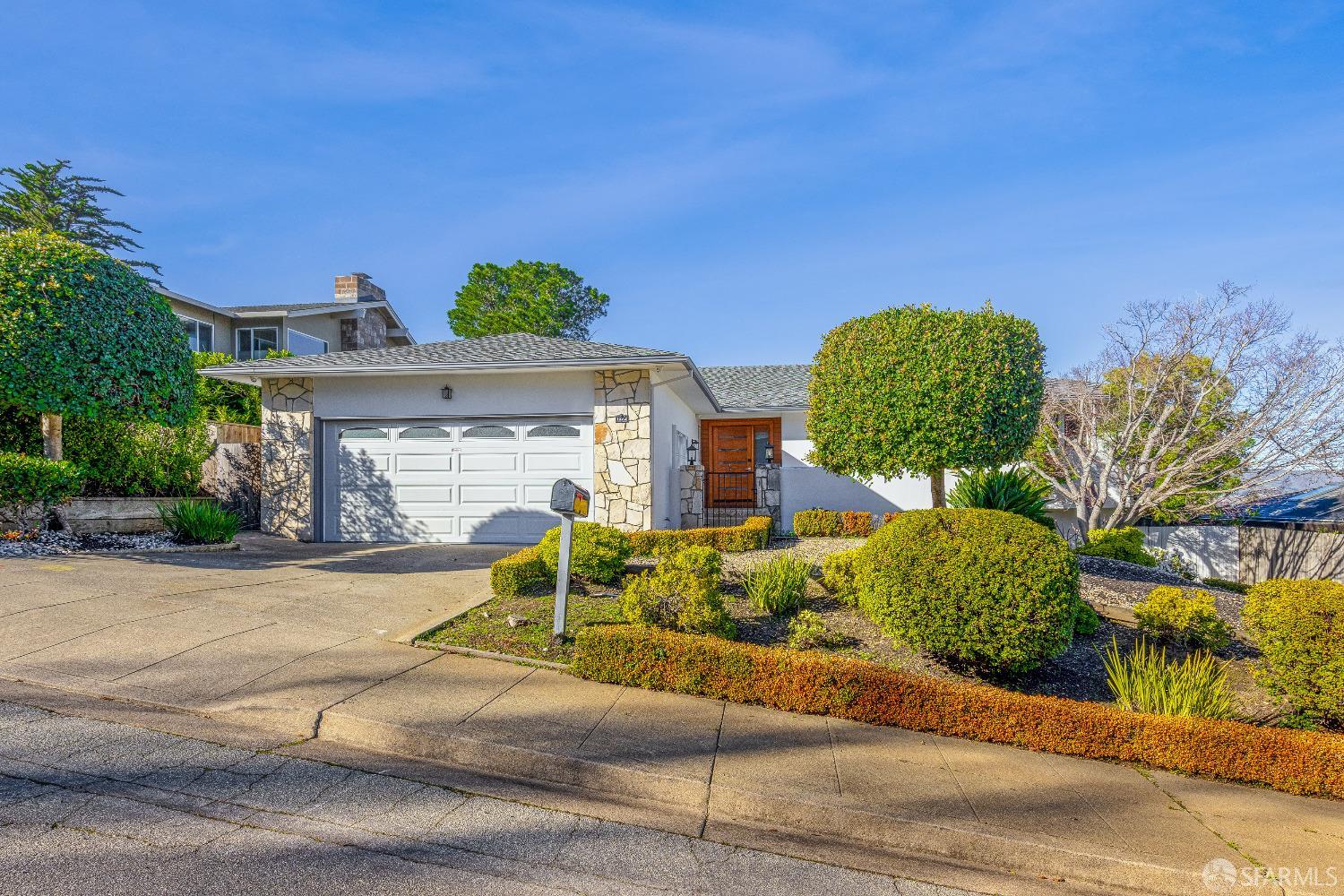 1270 Roble Road