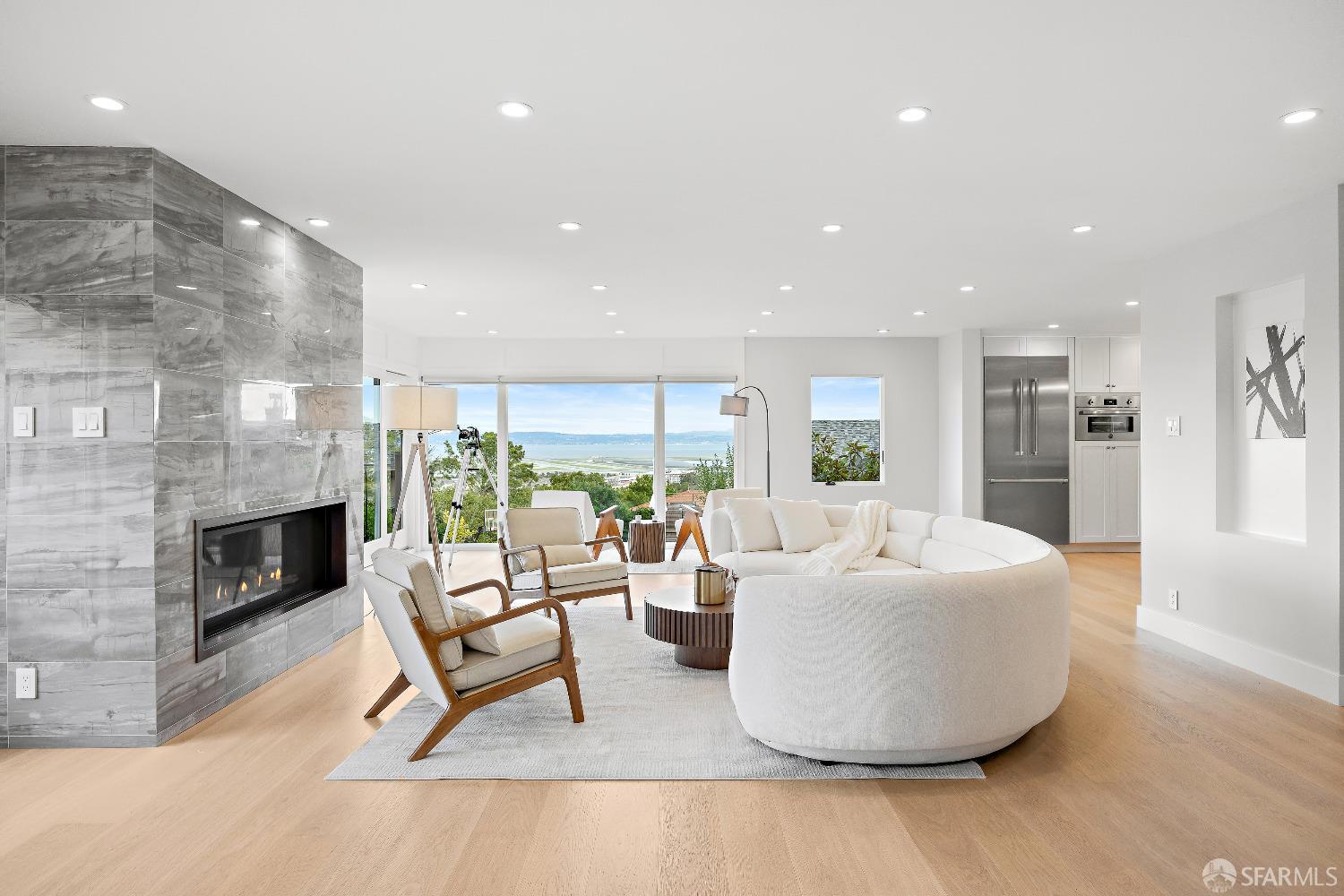 1270 Roble Road