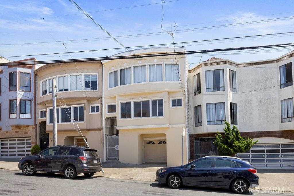 714-716 35th Avenue