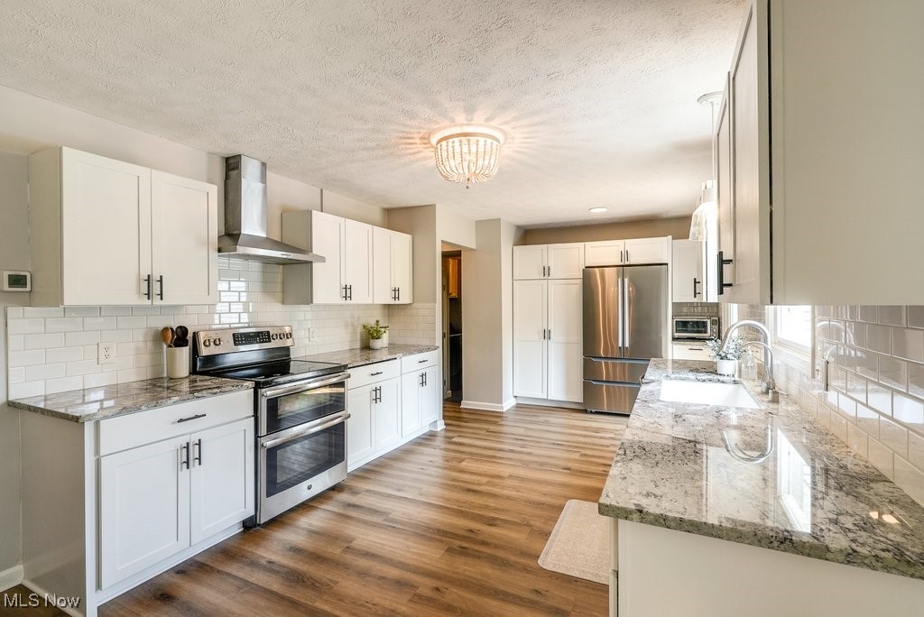 1415 Carriage Hill
