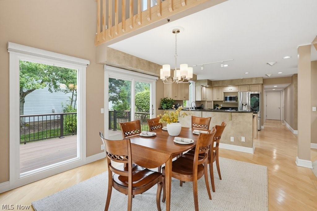 975 Meadowlark Circle