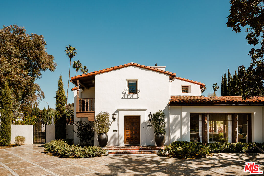4282 Pacific Ave