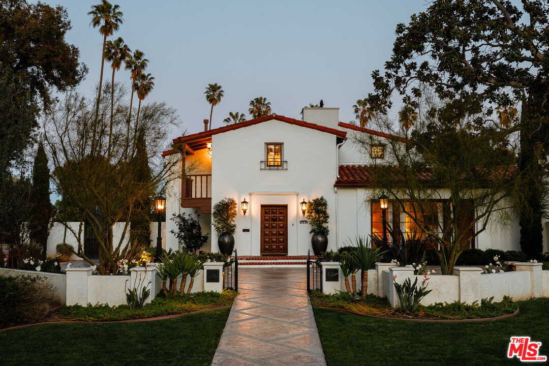 4282 Pacific Ave