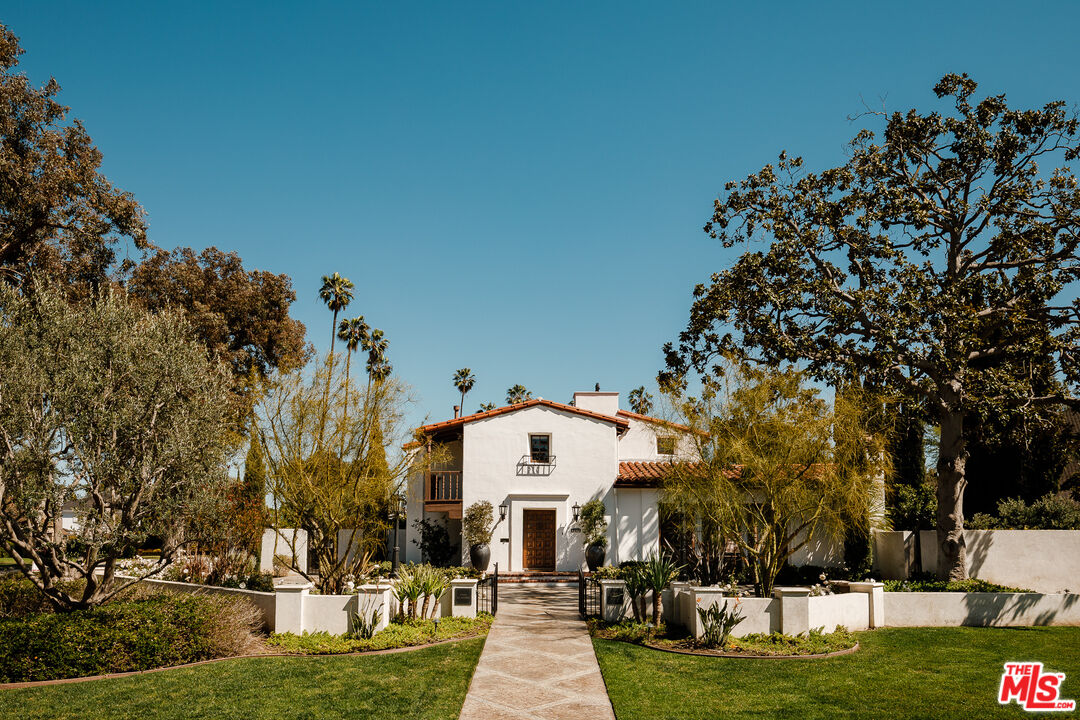4282 Pacific Ave