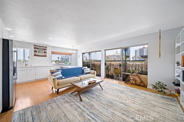 615 E Broadway Unit: 406