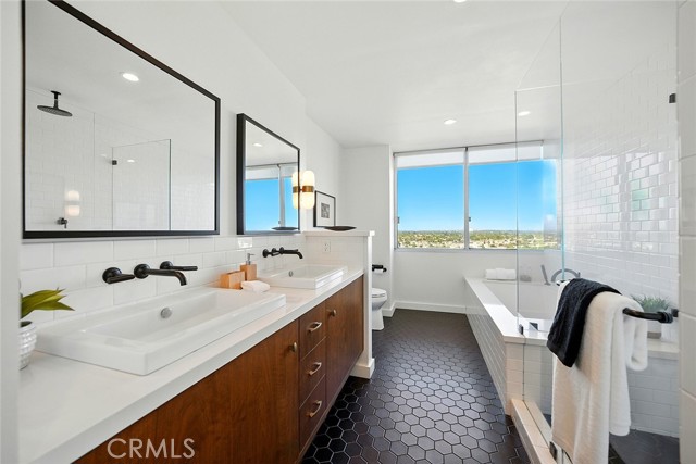 2999 East Ocean Boulevard Unit: 1320