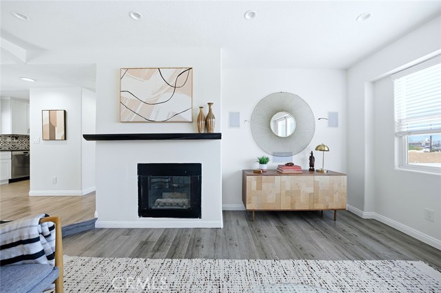 825 W 6th ST Unit: 3