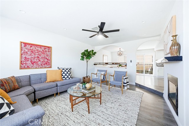 825 W 6th ST Unit: 3