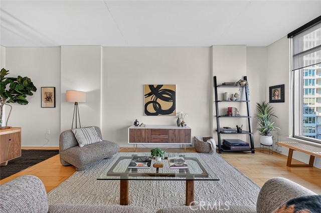 1100 South Hope St Unit: 1006