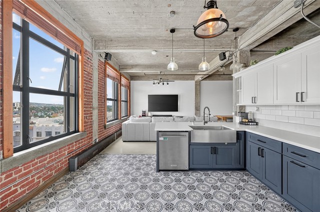100 W 5th ST Unit: 7E