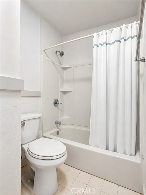635 Elm AVE Unit: 4