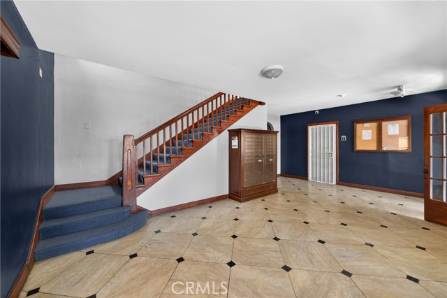 635 Elm AVE Unit: 4