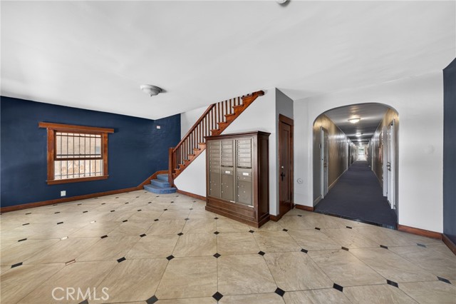 635 Elm AVE Unit: 4
