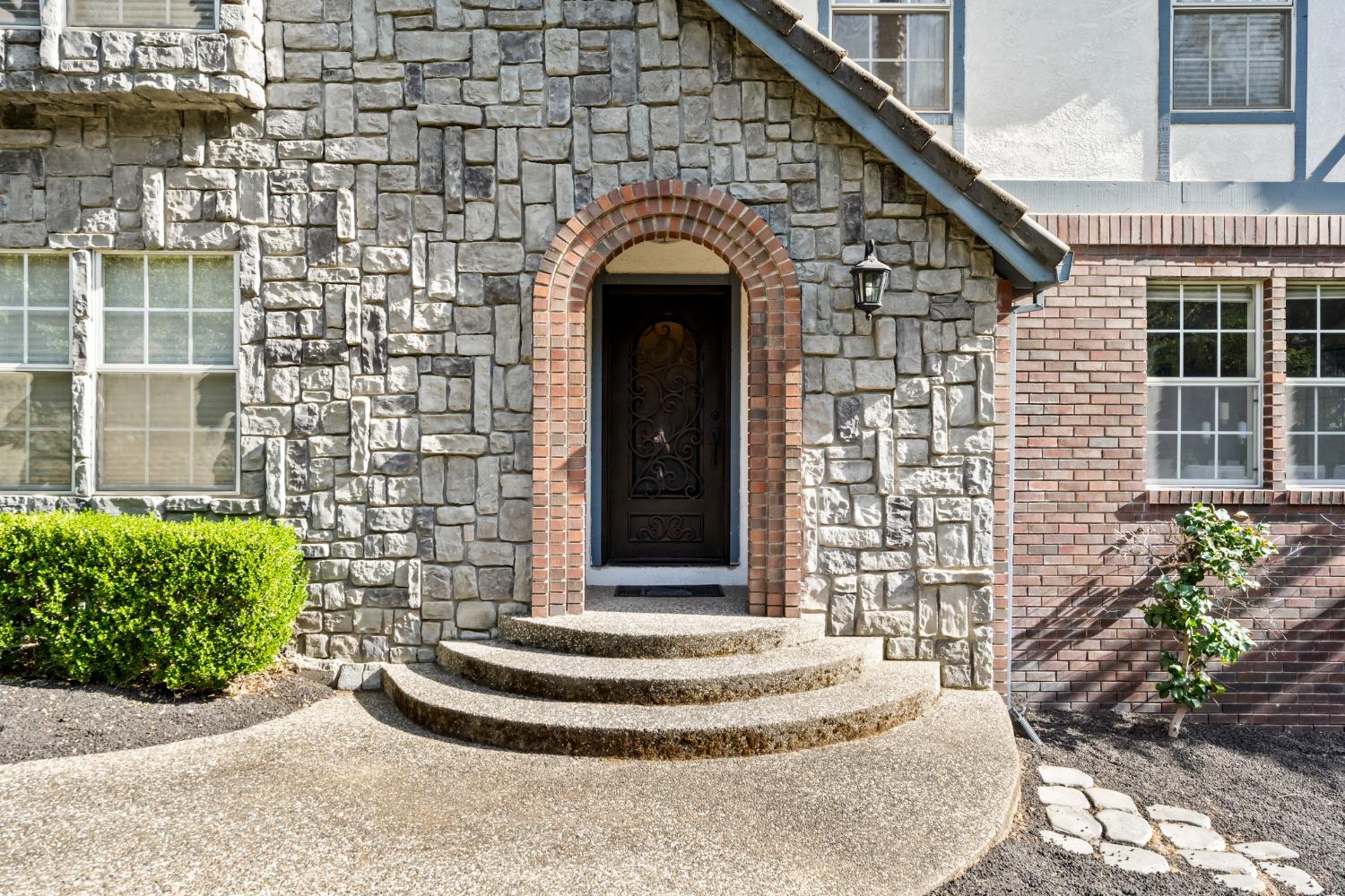 620 Tanbark Oak Court