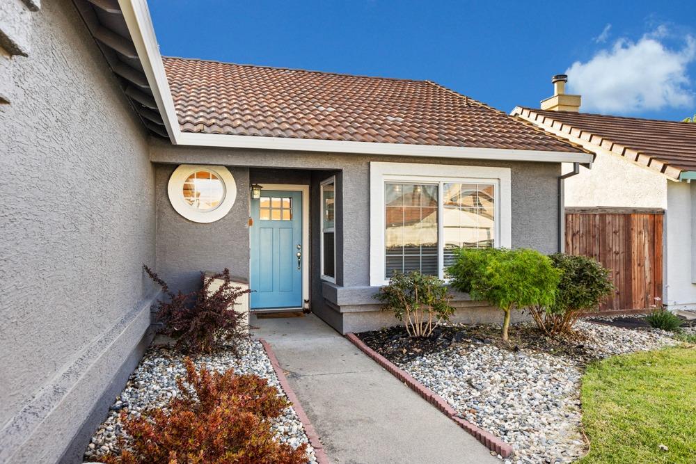 8302 Sunny Creek Way