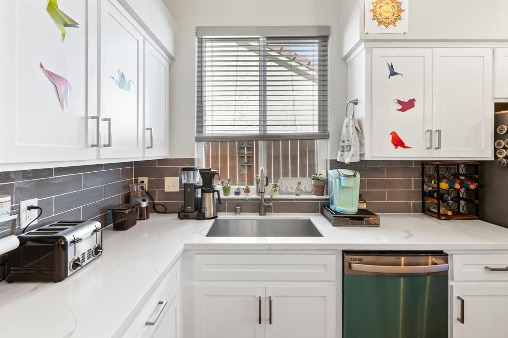 8302 Sunny Creek Way