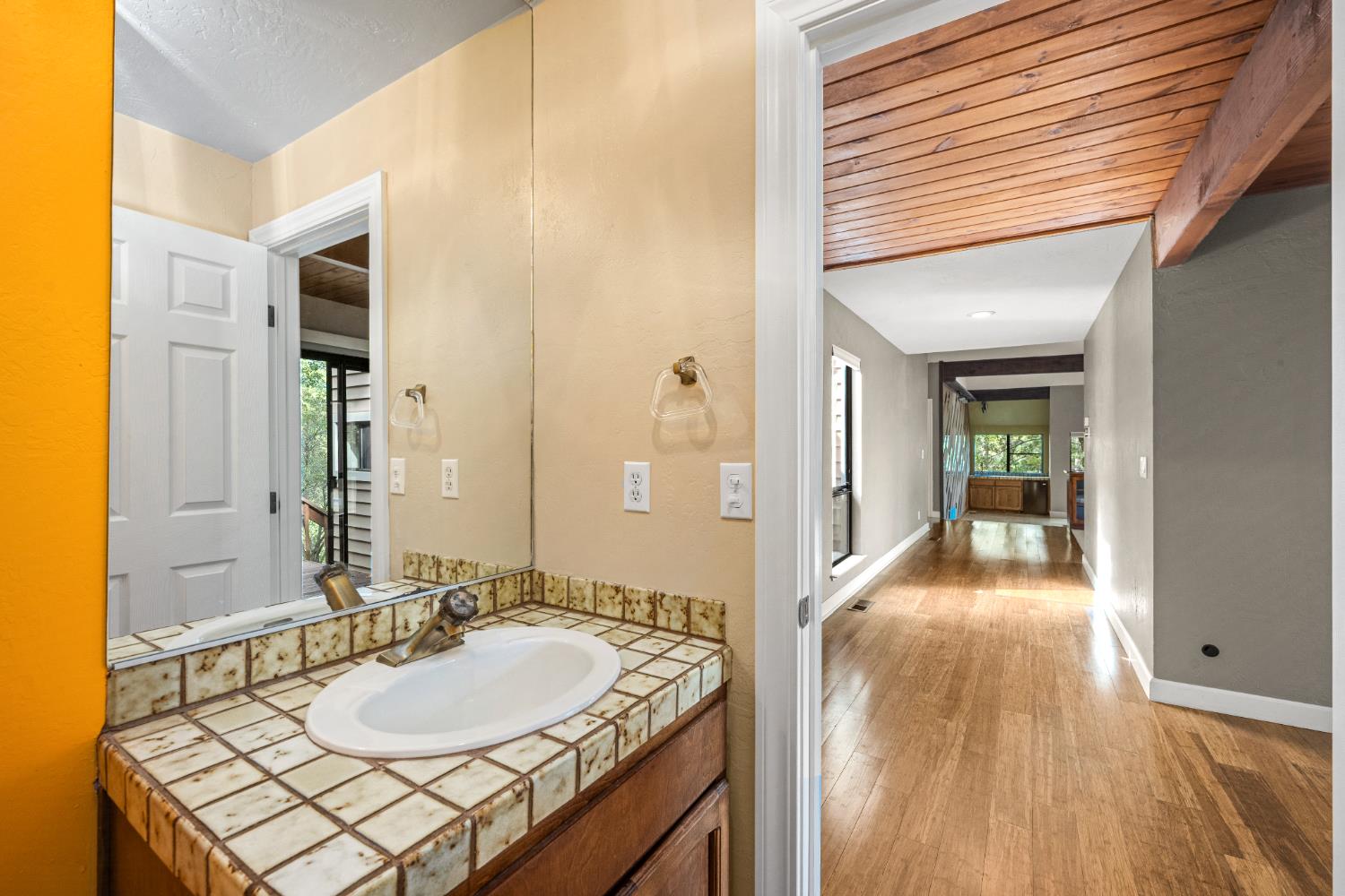 1942 Blue Bell Court