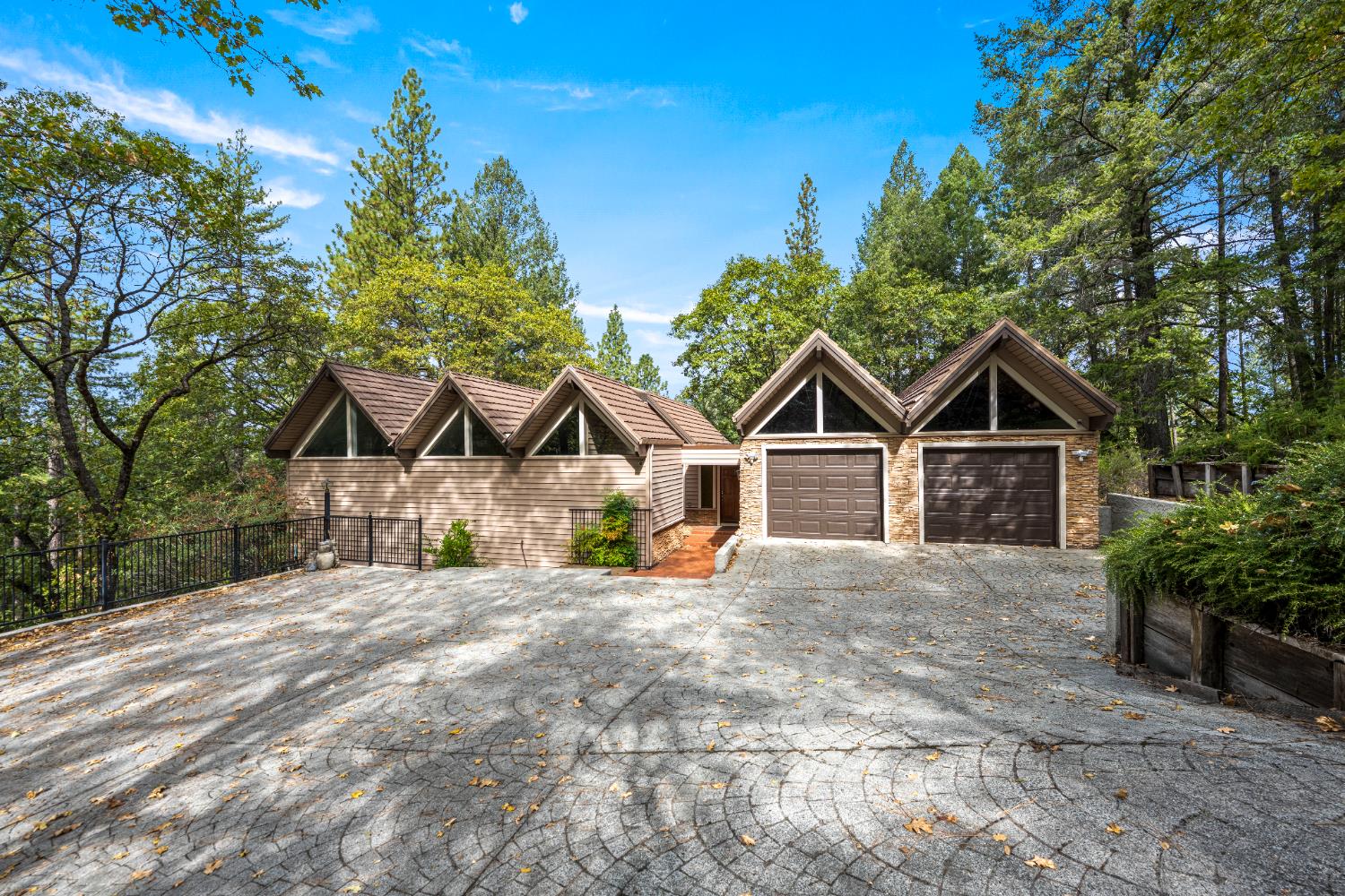 1942 Blue Bell Court