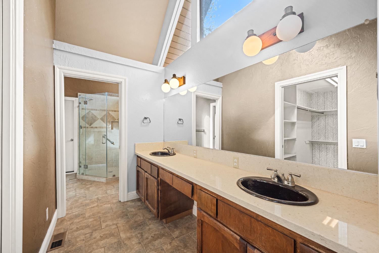 1942 Blue Bell Court