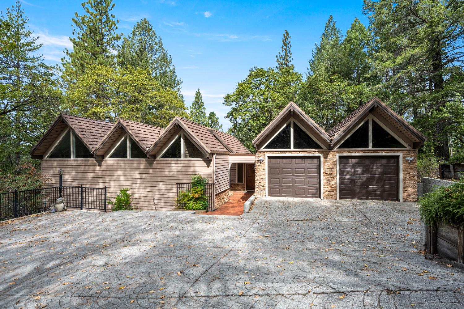 1942 Blue Bell Court