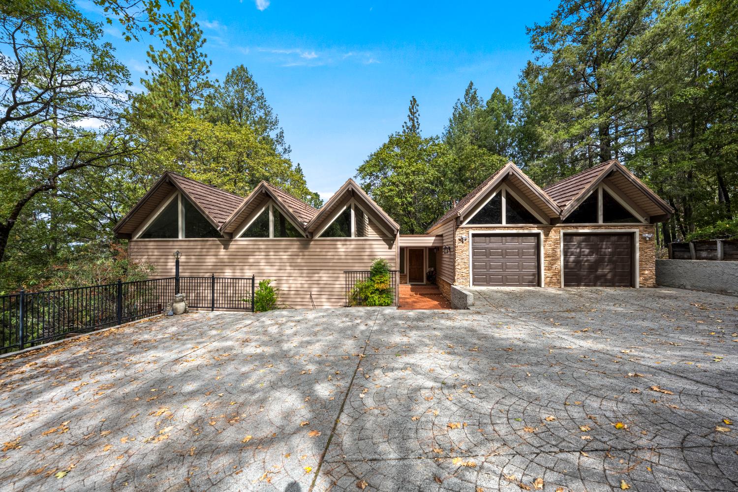 1942 Blue Bell Court