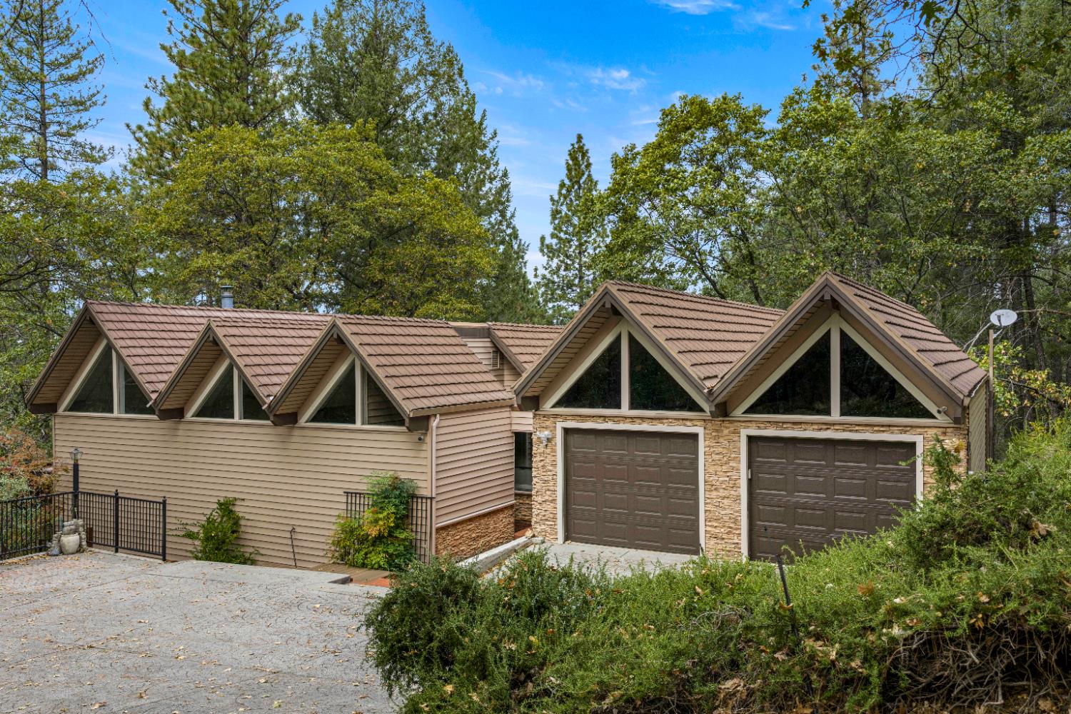 1942 Blue Bell Court