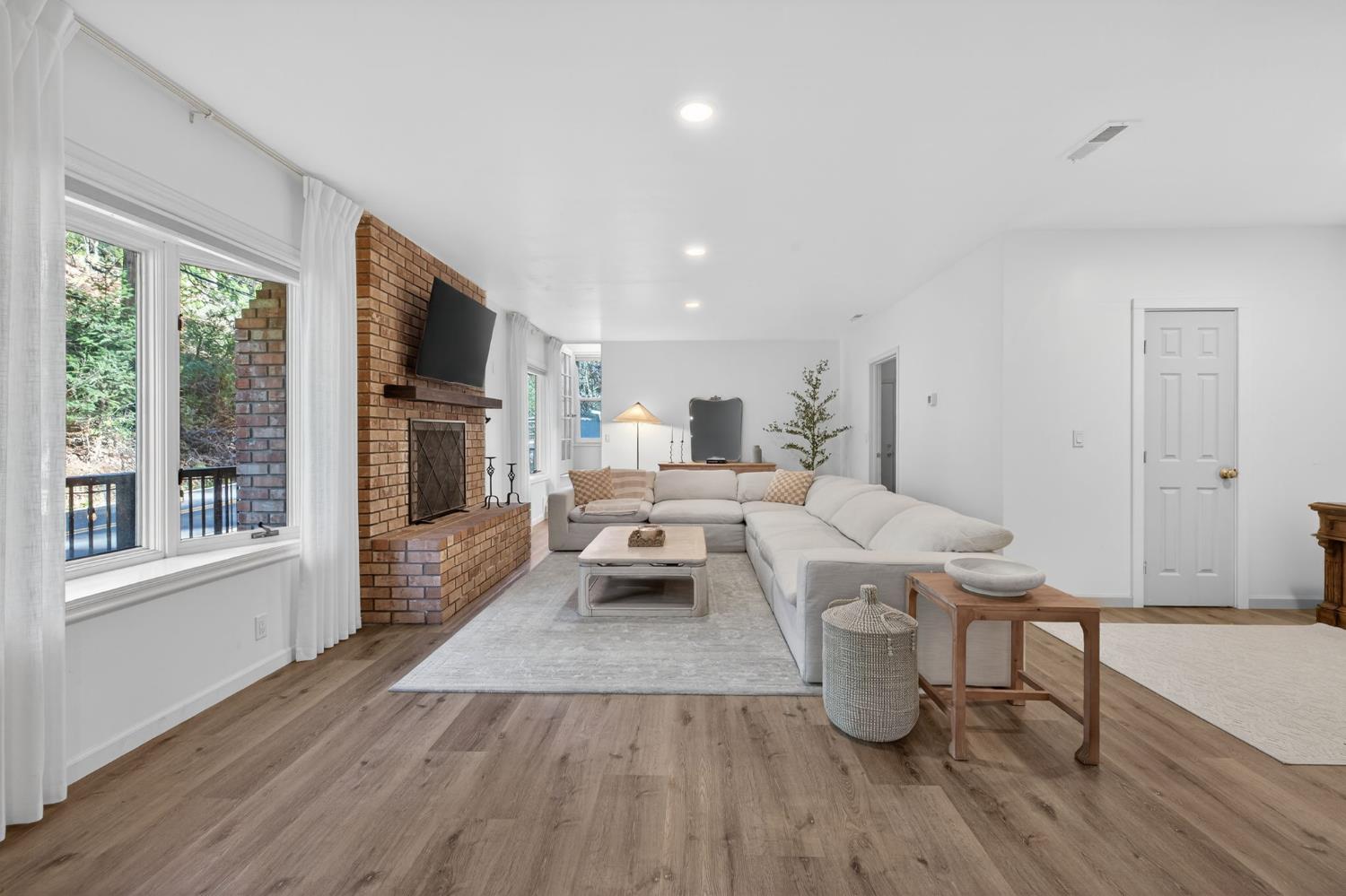 1818 Smith Flat Road