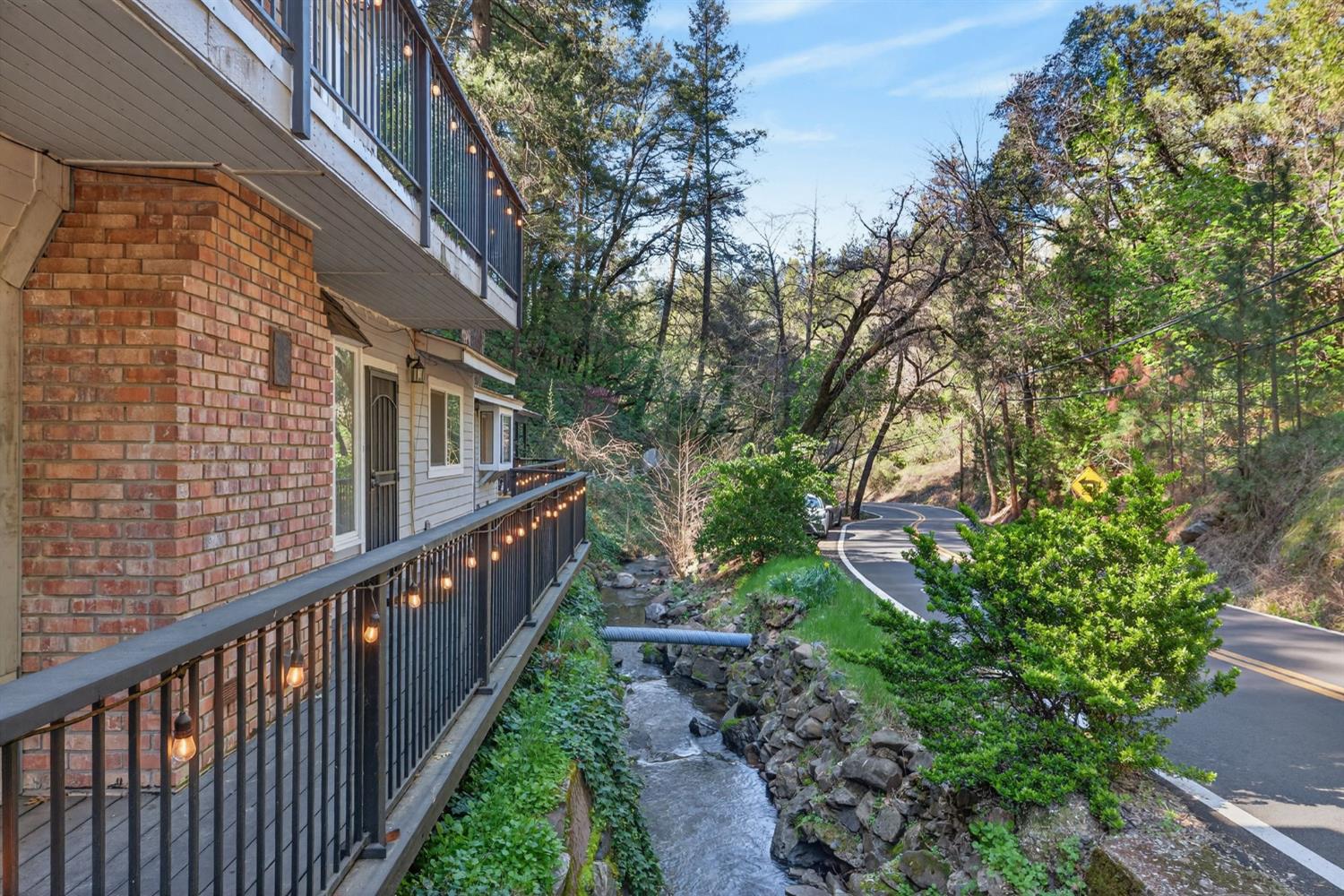 1818 Smith Flat Road