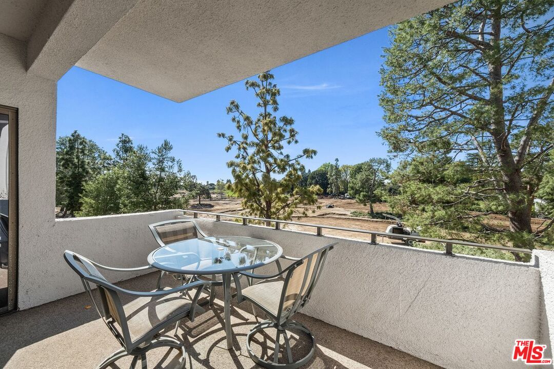 641 Wilcox Ave Unit: 2C