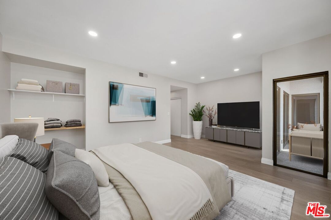 641 Wilcox Ave Unit: 2C