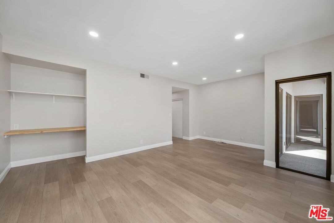 641 Wilcox Ave Unit: 2C