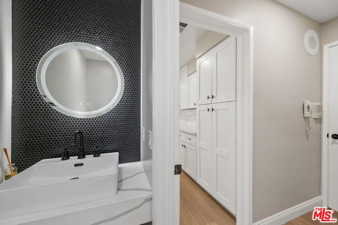 641 Wilcox Ave Unit: 2C