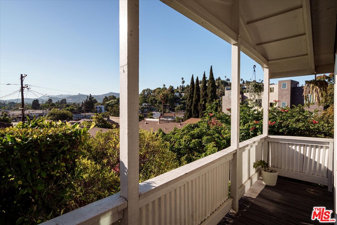 1743 Griffith Park Blvd