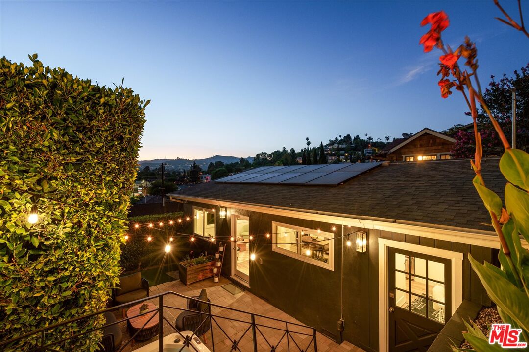 1743 Griffith Park Blvd
