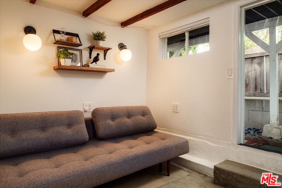 1743 Griffith Park Blvd