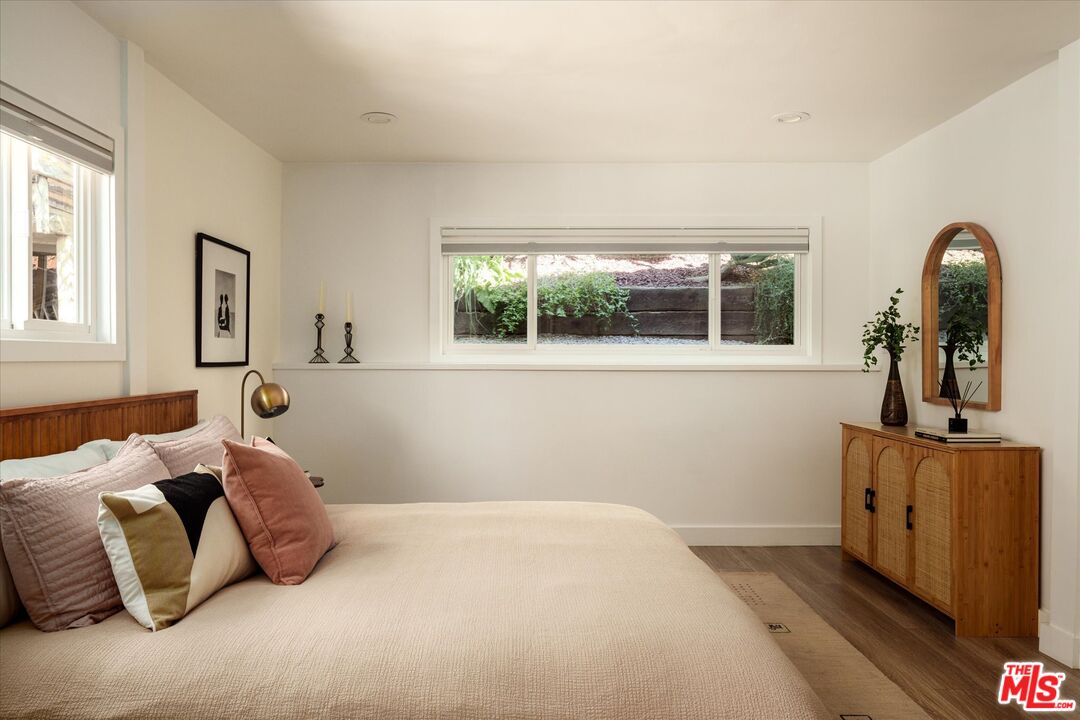1743 Griffith Park Blvd