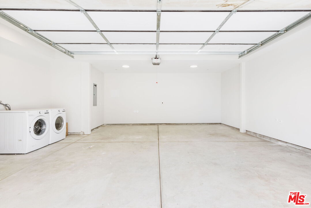 2223 Clifford St Unit: 102