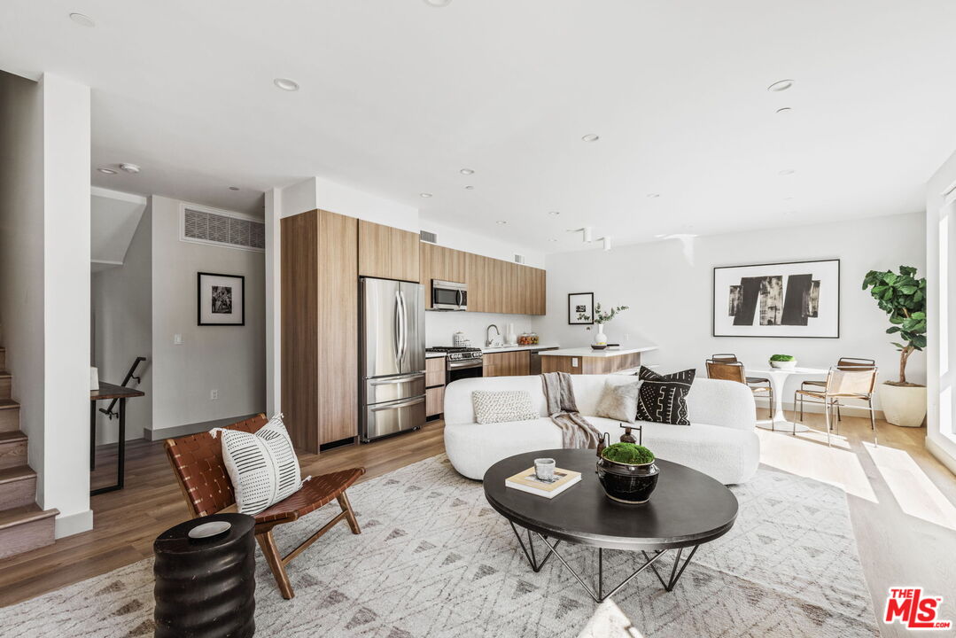 2223 Clifford St Unit: 102