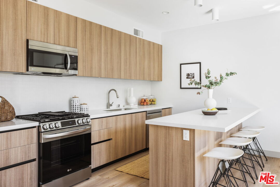 2223 Clifford St Unit: 102