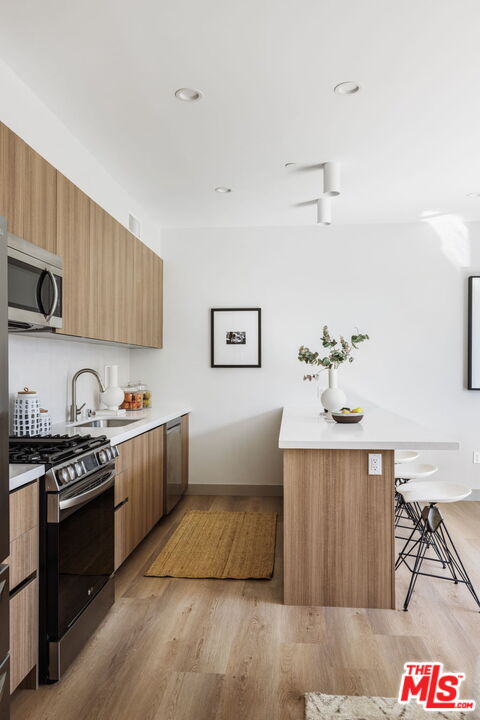 2223 Clifford St Unit: 102