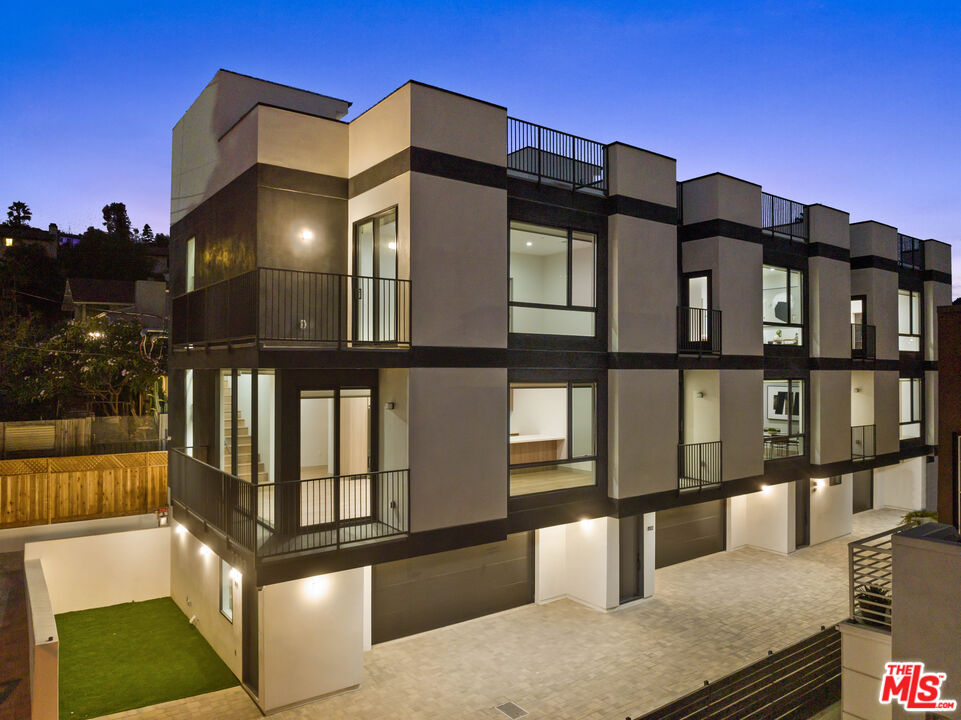 2223 Clifford St Unit: 102