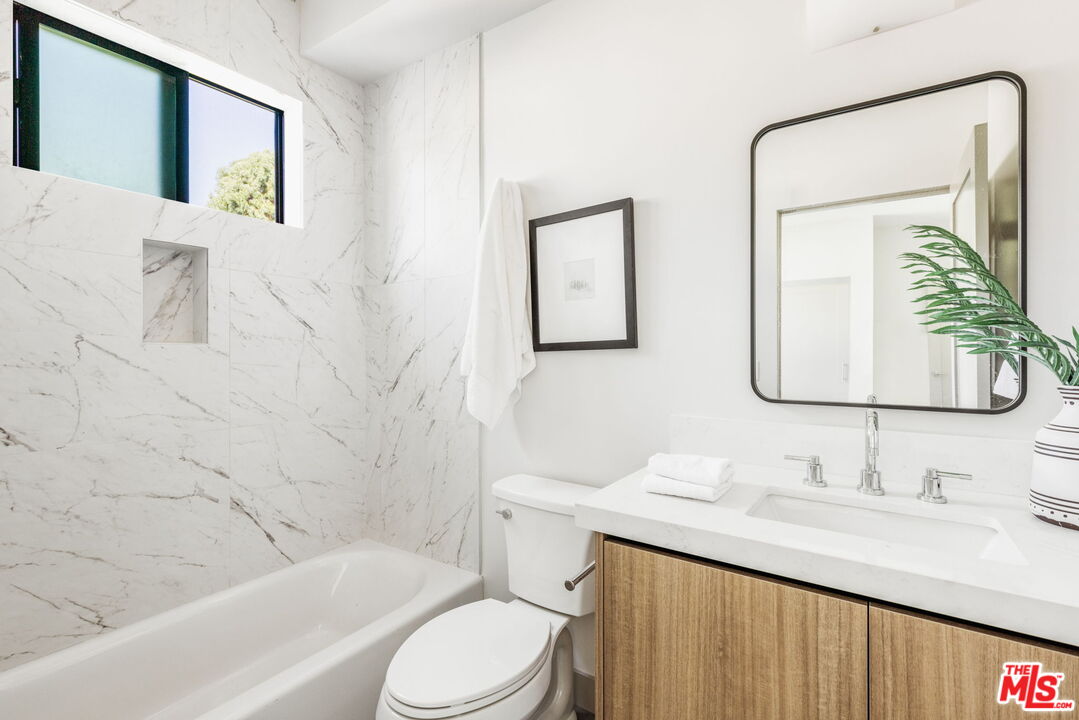 2223 Clifford St Unit: 102