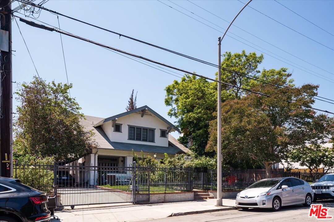 1807 N Van Ness Ave