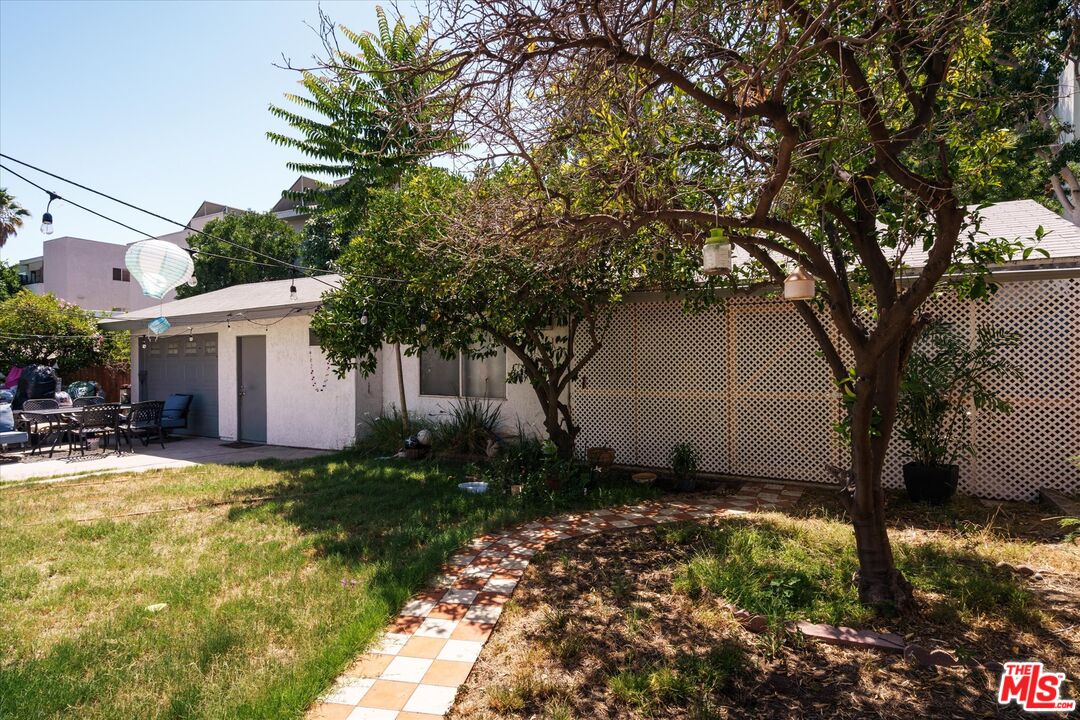 1807 N Van Ness Ave