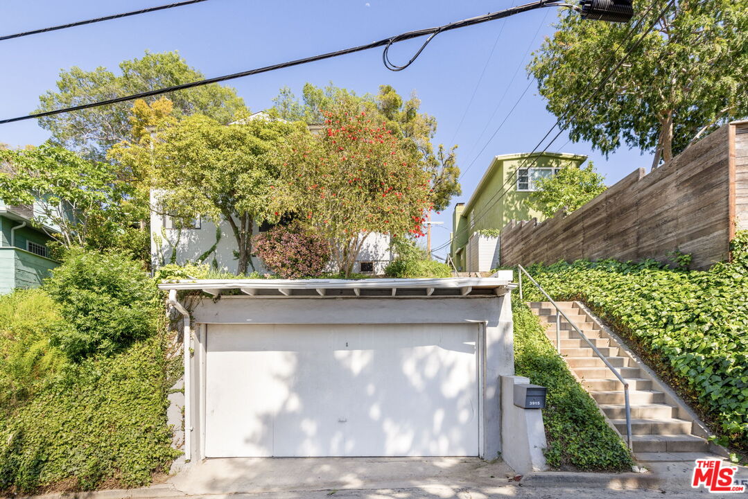 3915 Clayton Ave