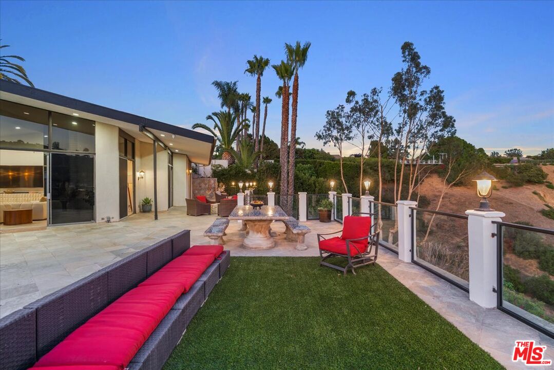 6530 Lakeridge Rd