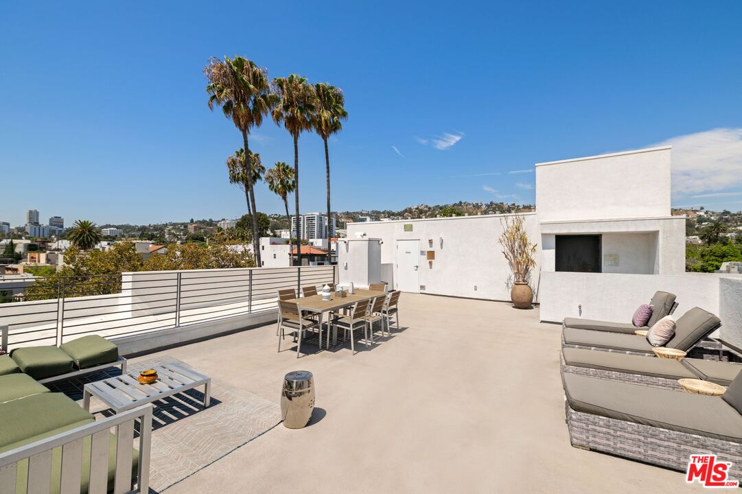 928 N Croft Ave Unit: 301