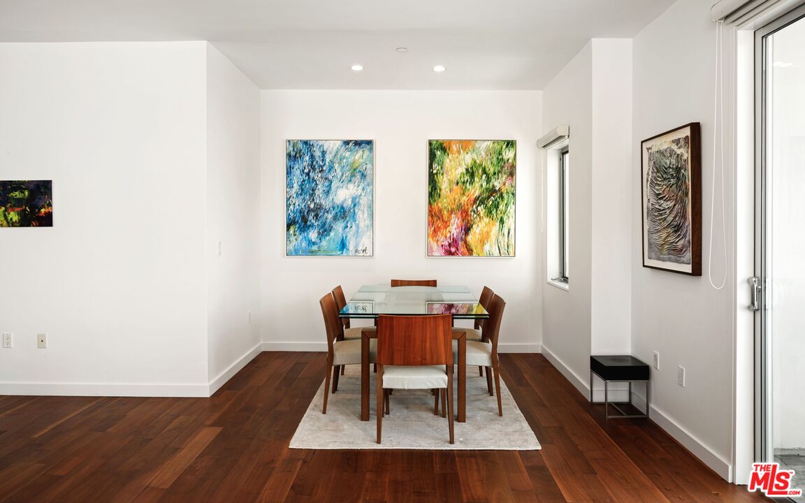928 N Croft Ave Unit: 301