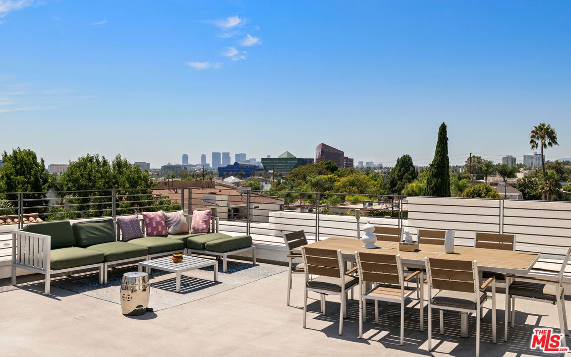 928 N Croft Ave Unit: 301